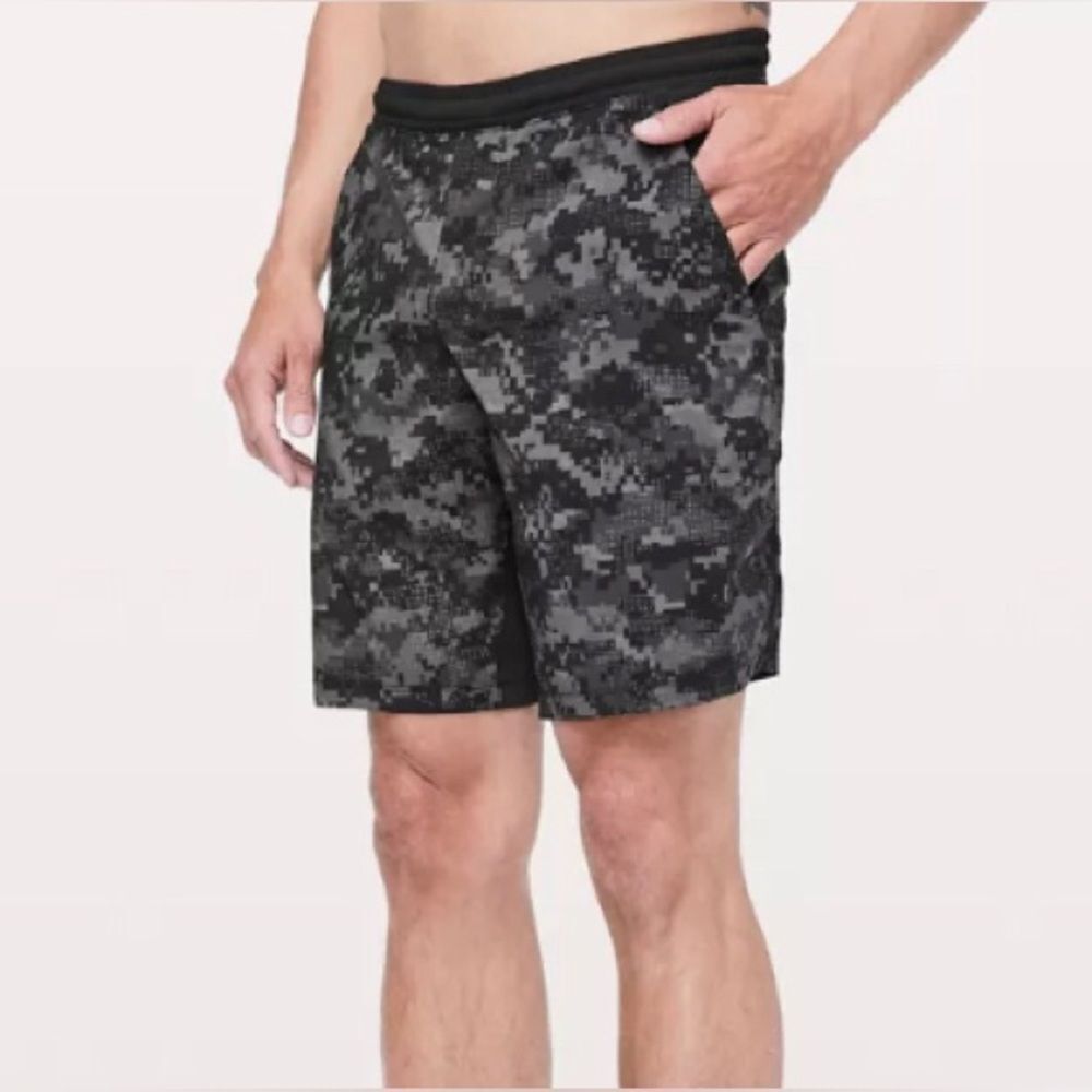 lululemon athletica Men's Black & Gray Digital Camo Training Shorts